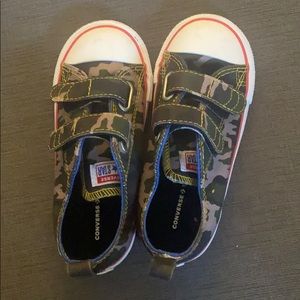chuck taylor kids all star camo size 11
